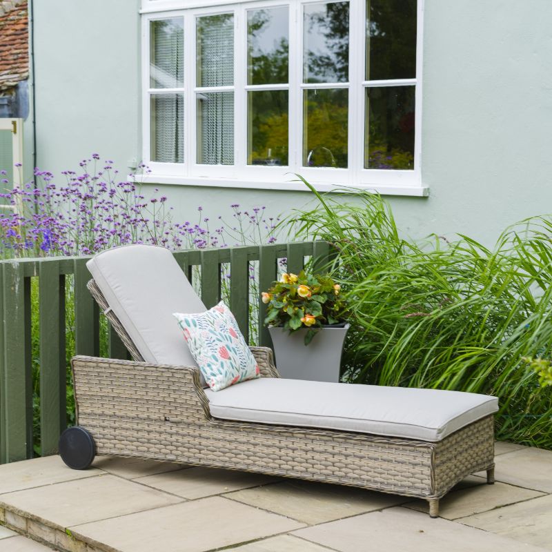 LG Outdoor Lyon Sunlounger