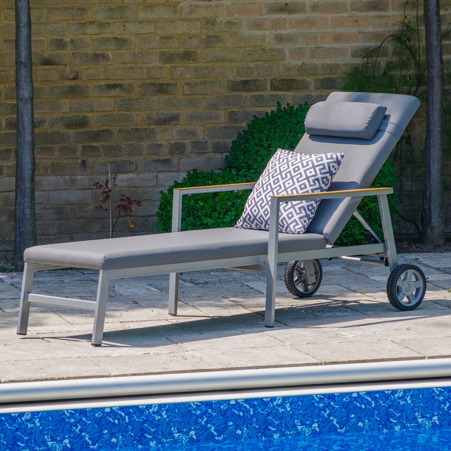 LG Outdoor Siena Sunlounger
