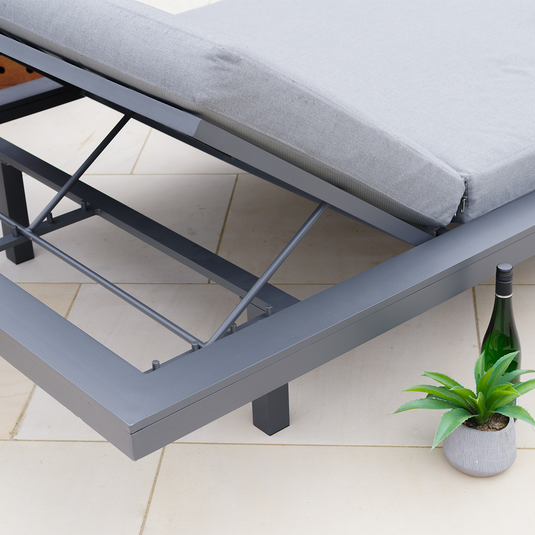 LG Outdoor Stockholm Reclining Daybed