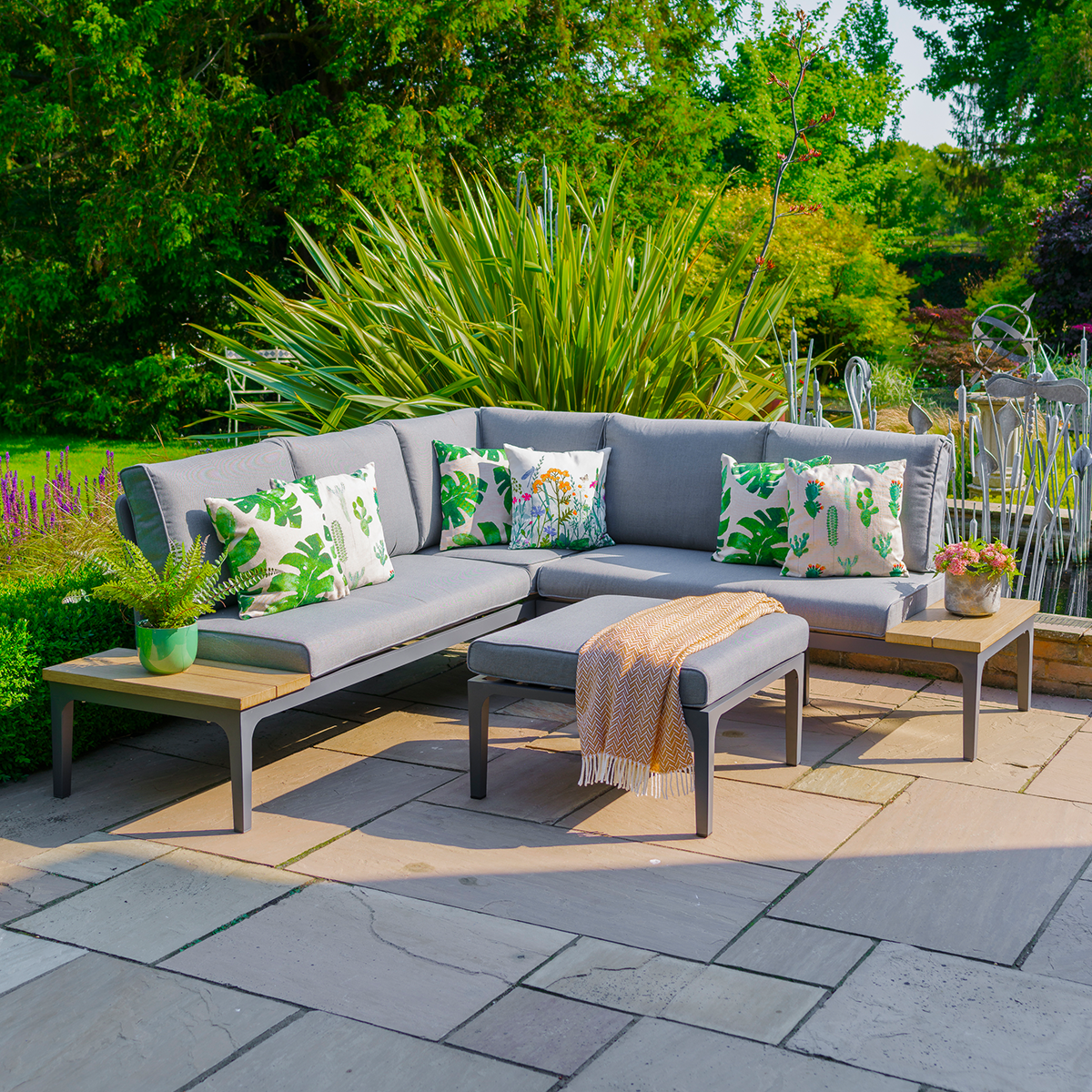 LG Outdoor Stockholm Open-sided Modular Lounge Set with Ottoman